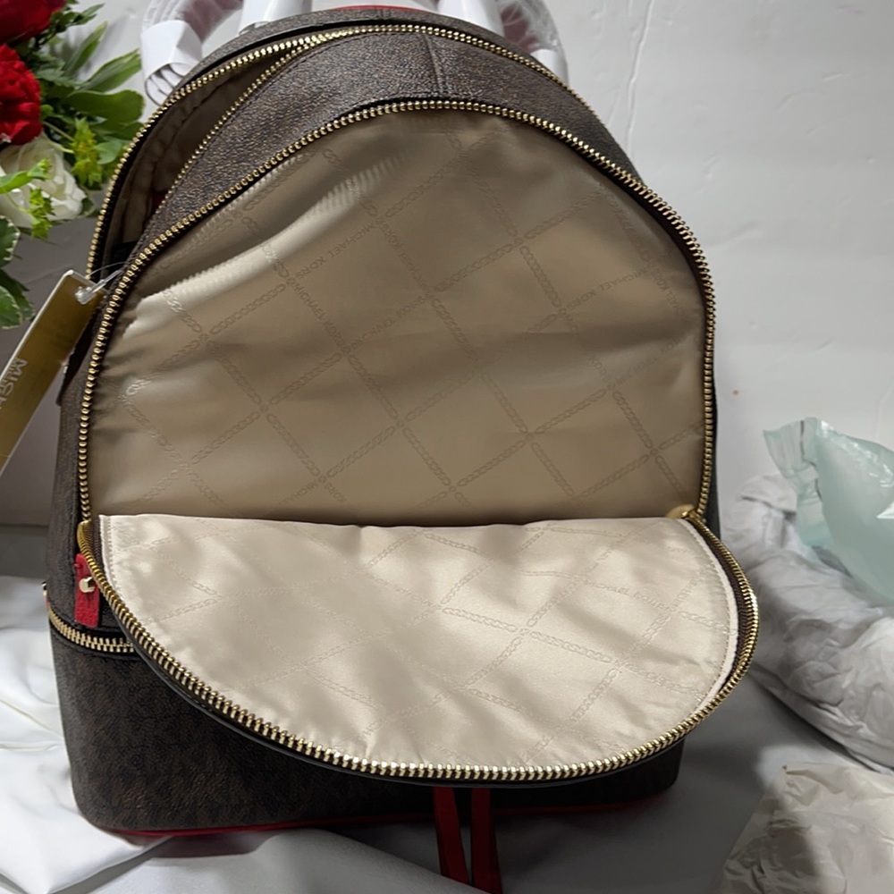 Michael Kors Rhea Zip backpack - Picture 9 of 10